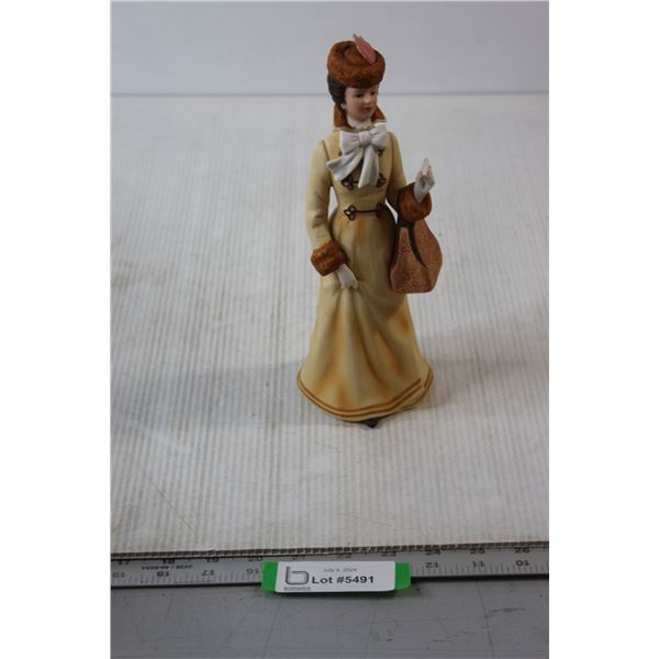 1982 Avon Mrs. Albee Figurine