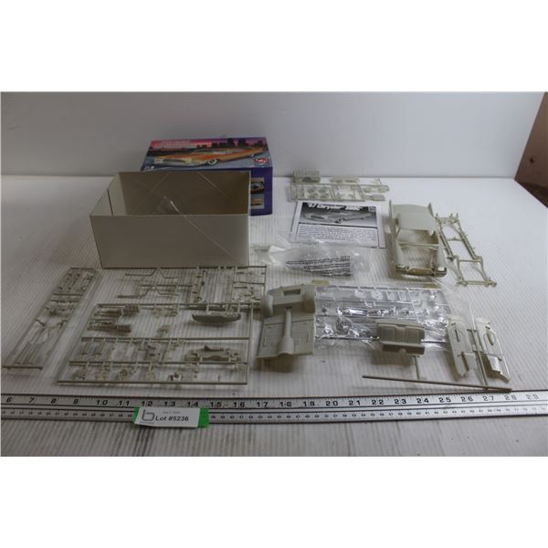 ERTL AMT Street Custom 1957 Chrysler 300C Car Model Kit - As Is