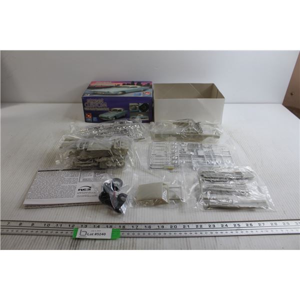 ERTL AMT Street Custom 1966 Ford Thunderbird Car Model Kit - As Is