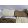 Image 3 : (8) Pillowcases, Double Flat Sheet with (2) Matching Pillowcases
