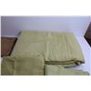 Image 6 : (8) Pillowcases, Double Flat Sheet with (2) Matching Pillowcases