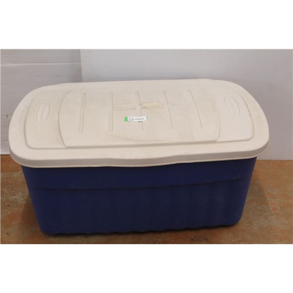 *Large Rubbermaid Tote w/Lid