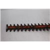 Image 3 : Black & Decker Hedge Trimmer - 16" Blade Length - Works