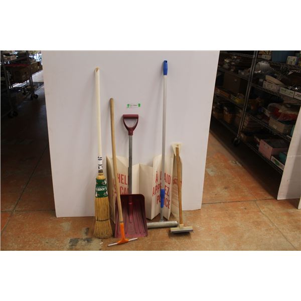 *Squeegee - Plastic Shovel - Windshield Protector - Curling Broom
