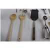 Image 2 : Assorted Kitchen Utensils