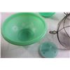 Image 2 : (5) Assorted Kitchen Essentials