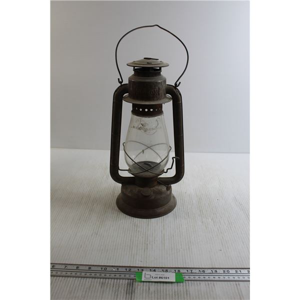 Beacon Kerosene Lamp - Cracked Glass