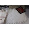 Image 6 : (2) White Placemats, (3) Bags/Purses, Table Cloth