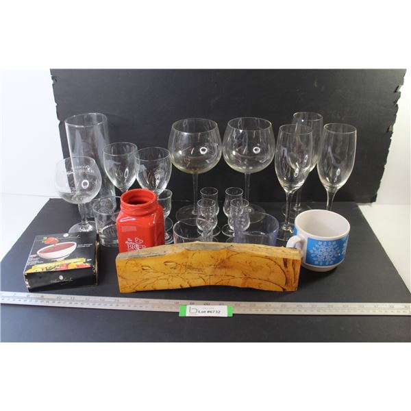 Wooden Piece w/Bird Burnt Design - Cup - Glasses - Chocolate Fondu Dish