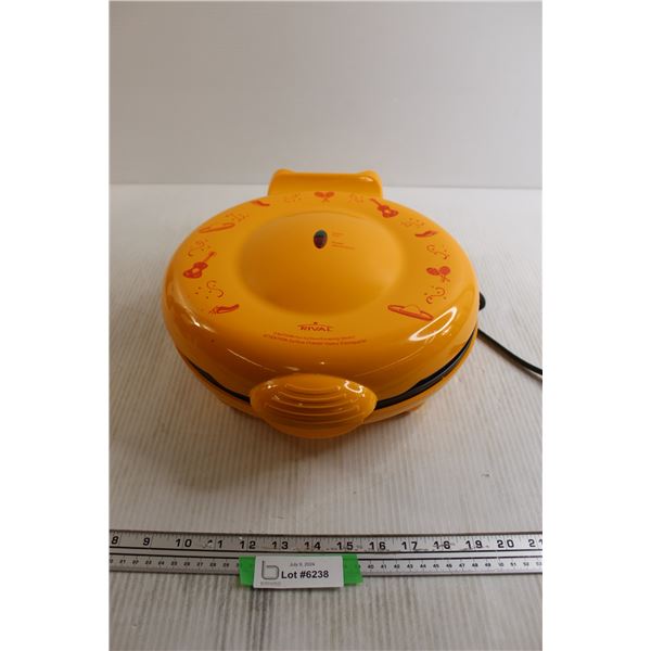 Quesadilla Maker - Turns On