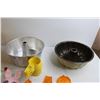 Image 4 : Assorted Kitchen Essentials - Pans, Cookie Cutters, etc.