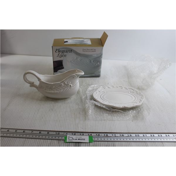 Elegant Lace Gravy Boat with Tray