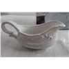 Image 4 : Elegant Lace Gravy Boat with Tray