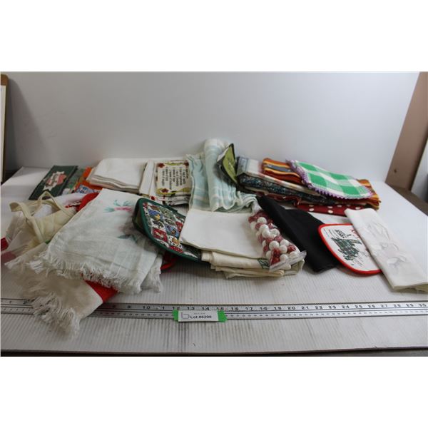 Assorted Kitchen Towels