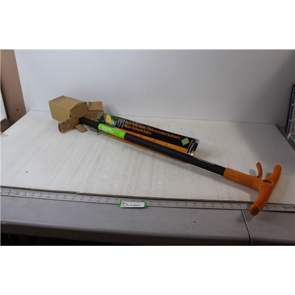 *Fiskars Bulb Planter - New