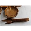 Image 3 : Set of Wooden Salad Bowls and Tossers
