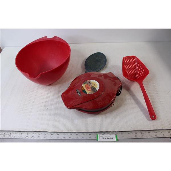 Large Scoop Colander, Mixing Bowl, Mini Donut Maker - Untested