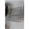 Image 2 : Assorted Kitchenware - Roaster, Grills, Cooling Racks
