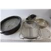 Image 5 : Assorted Kitchenware - Roaster, Grills, Cooling Racks