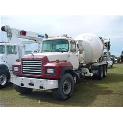 1996 MACK RD690S T/A CONCRETE MIXER