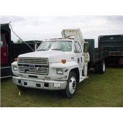 1984 FORD F700 FLATBED DUMP