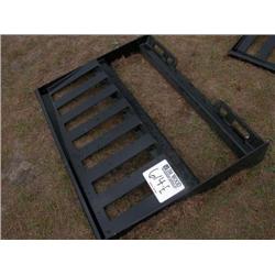 SKID STEER ATTACHMENT BAR