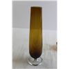Image 2 : (2) Amber Glass Vases