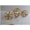 Image 4 : Assorted Wooden Embroidery Hoops and  Décor Spheres