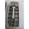 Image 3 : (2) Vintage Ice Cube Trays