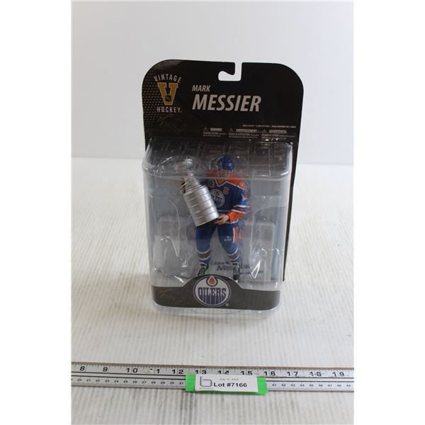 NHL Vintage Hockey Mark Messier Figurine