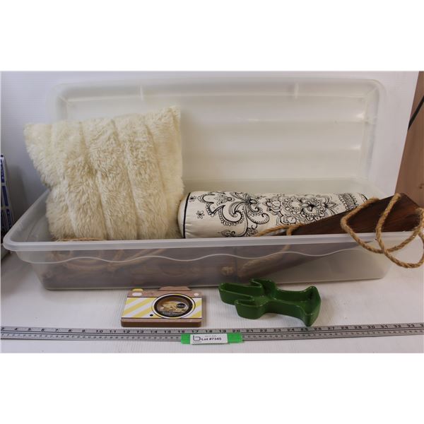 (2) Wood Hanging Shelves, (2) Pillows, Frame, Cactus Tray in Clear Storage Tote