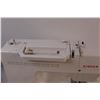 Image 5 : Singer Sewing Machine - Powers On