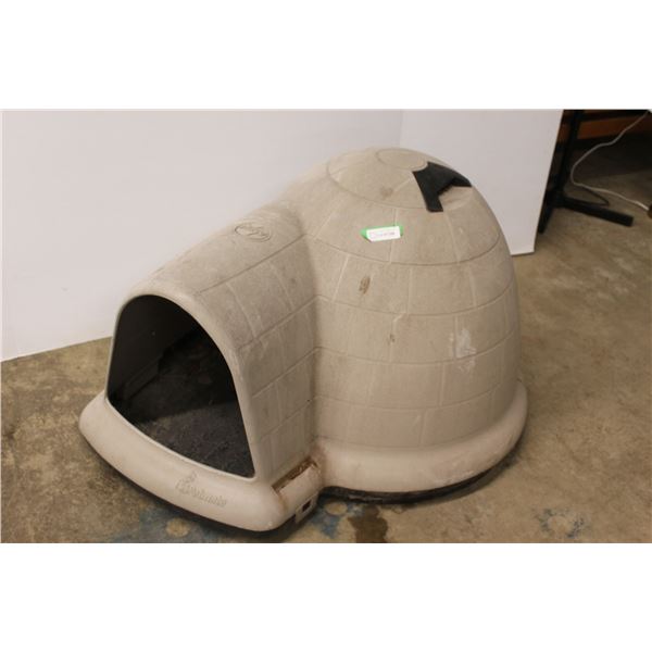 * Indigo Petmade Plastic Igloo Pet/Dog House - 38" Wide x 30" Tall - Some Wear