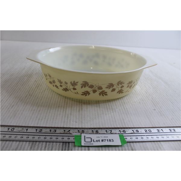 Pyrex Golf Leaf Acorn Casserole Dish