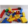Image 2 : Assorted LEGO Duplo Pieces
