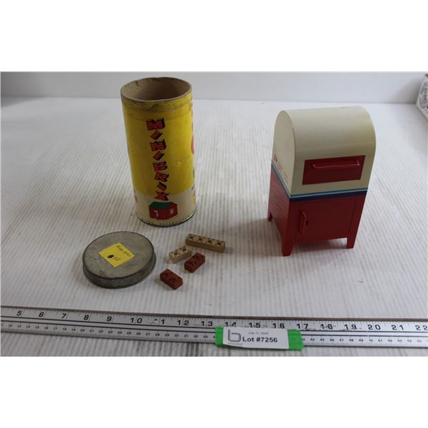 Minibrix Toy, Canada Post Mailbox Bank - Handle is Broken, No Key