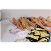Image 2 : (9) Barbies & Clothes