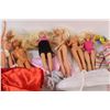 Image 3 : (8) Barbies & Clothes