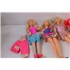 Image 2 : (4) Barbies & Clothes