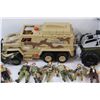 Image 3 : Army Tank & Action Figurines - Various Styles