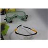 Image 4 : Assorted Light Bulbs, Safety Glasses/Goggles