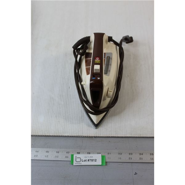 Proctor Silex Clarkes Iron - Works