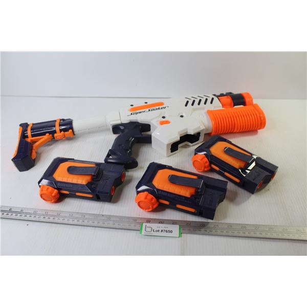Super Soaker w/Refill Containers (untested)
