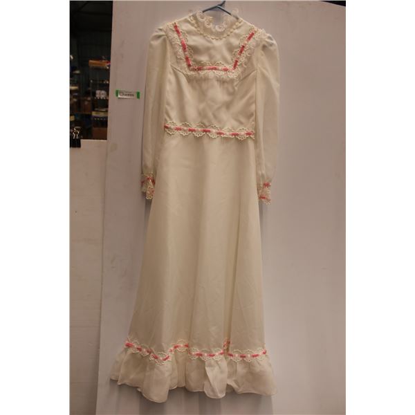 *Vintage White Dress - Size Unknown