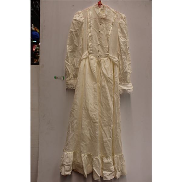 *Vintage White Dress - Size Unknown