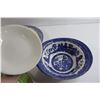 Image 5 : Blue and White Dishware - Hairline Crack on Lid, Imperial 23k Gold Plate