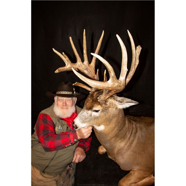 NORTH RIVER: 6-Day Whitetail Hunt for One Hunter in Canada - Includes Trophy, Rifle and Taxidermy