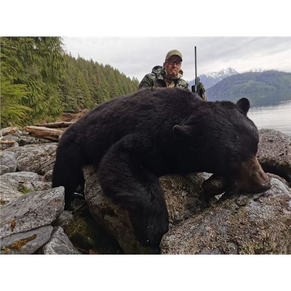 KILDALA  ADV: 7-Day Spring Black Bear for One Hunter in B.C., Canada - Includes Trophy Fee