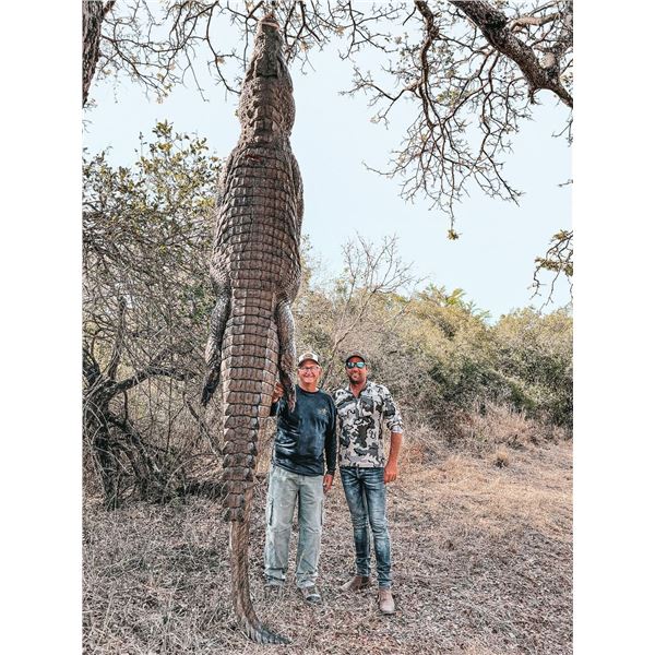 4ACES OUTFITTERS: 7-Day Hippo/Croc Hunt for Two Hunters in South Africa - Includes Trophy Fees