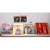 Image 1 : 5 Vintage Records and 1 Original Acrylic Painting